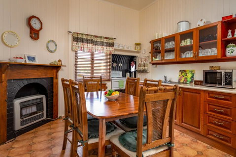 Dillons Cottage - Dalby Accommodation 2