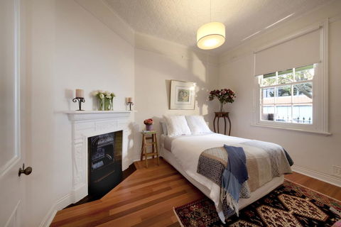 Divine Early-Sydney Home - The Rocks - Dalby Accommodation 1