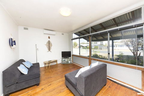 DOUGLAS COTTAGE FORSTER - Dalby Accommodation 1