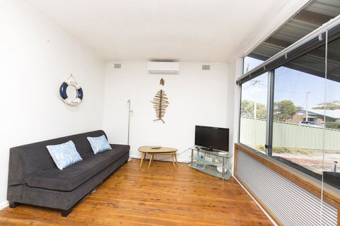 DOUGLAS COTTAGE FORSTER - Dalby Accommodation 2