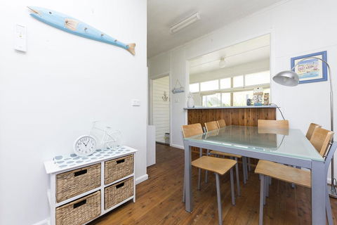 DOUGLAS COTTAGE FORSTER - Dalby Accommodation 3