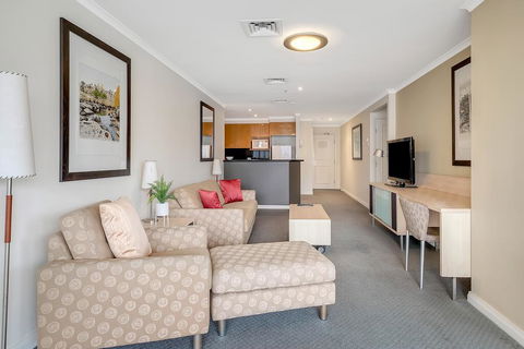DREAM HARBOUR VIEW 2 BRM // GYM, POOL And PARKING - Dalby Accommodation 3