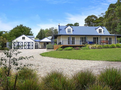 Duncraig House - Open Fireplace, Spa, Pet Friendly - Dalby Accommodation 0