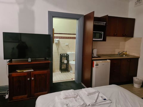 Dunkirk Hotel - Dalby Accommodation 2