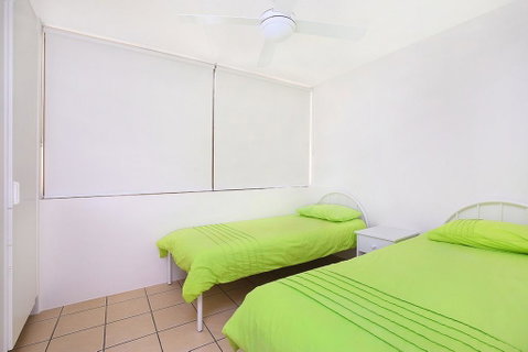 Eastbourne U4, 80 Esplanade, Golden Beach - Dalby Accommodation 2