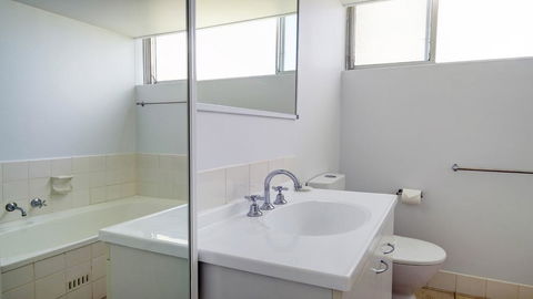 Ebbtide 2 - On Main Beach! - Dalby Accommodation 1