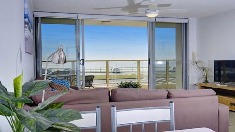 Ebbtide 2 - On Main Beach! - Dalby Accommodation 3