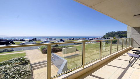 Ebbtide 3 - On Main Beach! - Dalby Accommodation 2