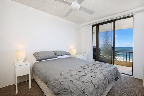 Edgecliffe Unit 7, 4 Bulcock Beach Esplanade Kings Beach - Dalby Accommodation 3