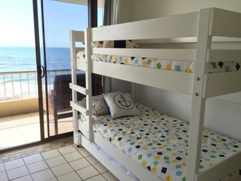 Edgecliffe Unit 7, 4 Bulcock Beach Esplanade Kings Beach - Dalby Accommodation 2