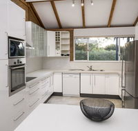 EeBee House - Beautiful Family Home with Stunning Eagle Bay Views - Dalby Accommodation