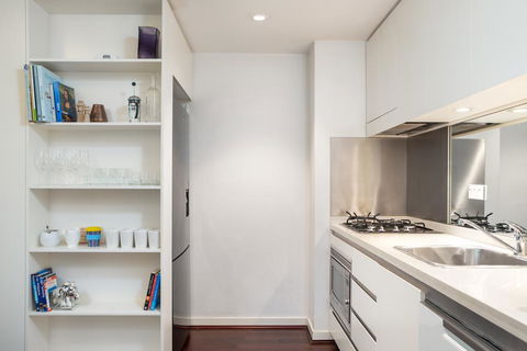 Elegant Loft Perfect For Inner City Explorers - Dalby Accommodation 3