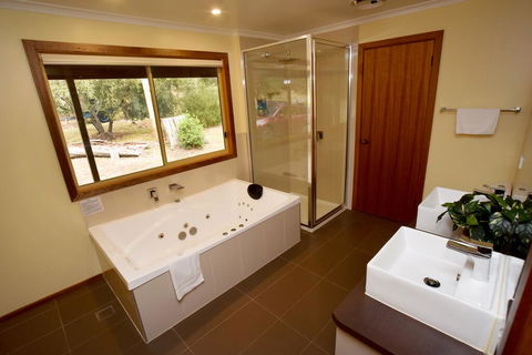Ellimata Holiday Cottage - Dalby Accommodation 1