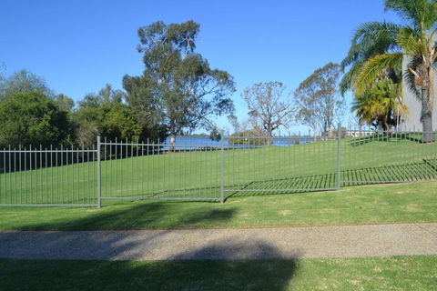 ELSINOR Townhouse 4 Mulwala - Dalby Accommodation 1