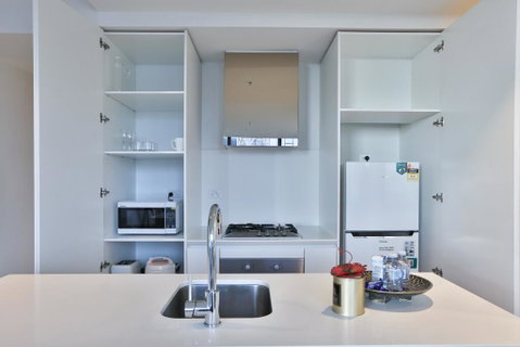 EQ TOWER Melbourne CBD APT - Dalby Accommodation 2