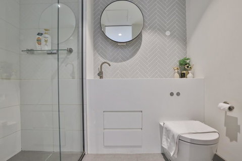 EQ TOWER Melbourne CBD APT - Dalby Accommodation 3