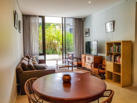 Executive Living In This Chic Garden Apartment - Dalby Accommodation 3