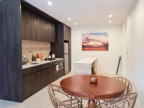 Executive Living In This Chic Garden Apartment - Dalby Accommodation 1