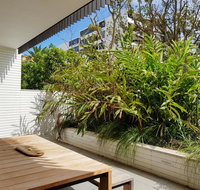 Executive Living in this Chic Garden Apartment - Dalby Accommodation