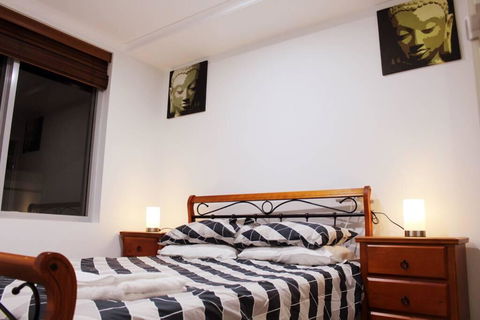 Executively Styled 2 Bed, 2 Bath, Perfect Location - Dalby Accommodation 3