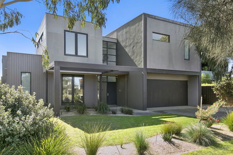 Fabulous Home - Families Only - Dalby Accommodation 1