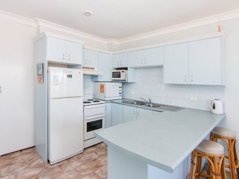 Fairholme 8, Perfect Lakefront Position - Dalby Accommodation 1