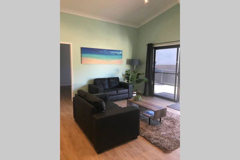FAIRVIEW COTTAGE 25B - Waterfront Accommodation - Dalby Accommodation 1