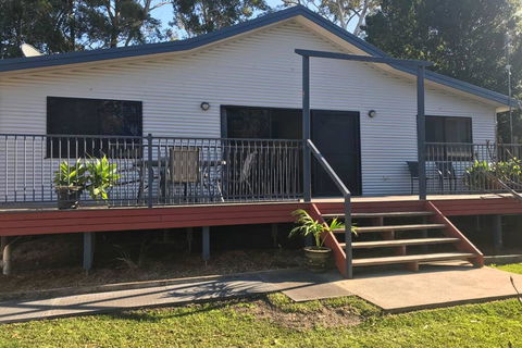 FAIRVIEW COTTAGE 25B - Waterfront Accommodation - Dalby Accommodation 2