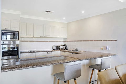 Fairways @ Hope Island Resort - Dalby Accommodation 3