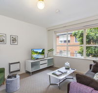 Family-friendly apartment in green Glen Iris - Dalby Accommodation