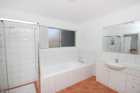 FANTASTIC HOLIDAY UNIT IN A PERFECT LOCATION - Dalby Accommodation 1