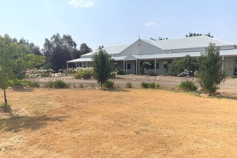 Farm House At The Gateway To The King Valley - Dalby Accommodation 2