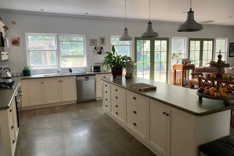 Farm House At The Gateway To The King Valley - Dalby Accommodation 3