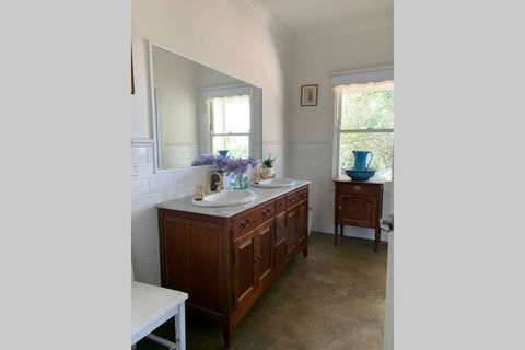 Farm House At The Gateway To The King Valley - Dalby Accommodation 1