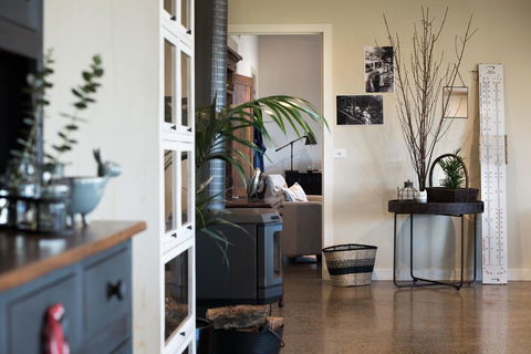 Farmer Smith Estate - Sunrise Retreat - Dalby Accommodation 0