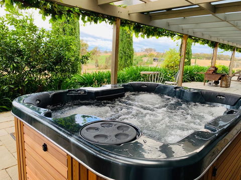 Farmer Smith Estate - Sunrise Retreat - Dalby Accommodation 1