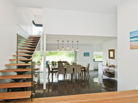 Farrant House - Modern And Contemporary - Dalby Accommodation 3
