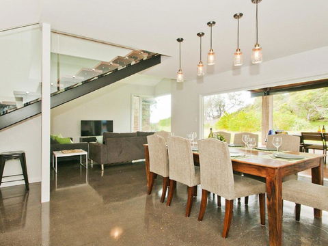 Farrant House - Modern And Contemporary - Dalby Accommodation 2