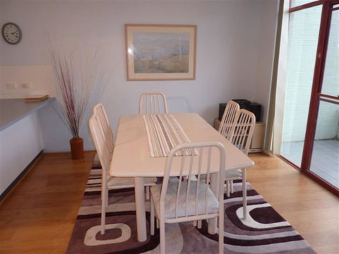 Fathoms 14 - Mollymook - Dalby Accommodation 1