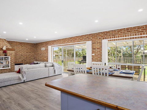 Fern Way Beach House - 70m To Beach - Dalby Accommodation 1