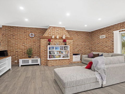 Fern Way Beach House - 70m To Beach - Dalby Accommodation 2