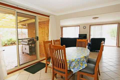 Fisherman's Delight Waterfront - Dalby Accommodation 3