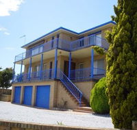 Flat 2 - 3 Bay Lane - Dalby Accommodation