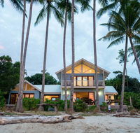 Frangipani Beach House - Newell Beach - Dalby Accommodation