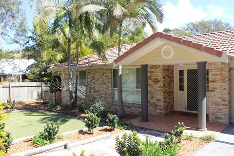 FRANGIPANI BEACH HOUSE - PET FRIENDLY 22 Belbourie Cres Boomerang Beach - Dalby Accommodation 0