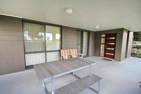 FRASERS COTTAGE- 23 Castle St Laurieton - Dalby Accommodation 2
