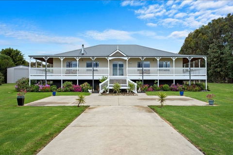 GALBRAITH BEACH STUDIO 1 - Dalby Accommodation 2