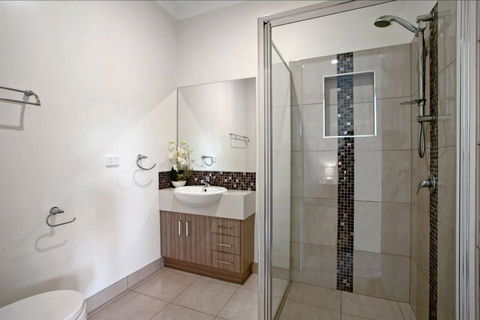 GALBRAITH BEACH STUDIO 2 - Dalby Accommodation 2