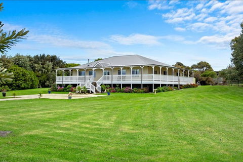 GALBRAITH BEACH STUDIO 2 - Dalby Accommodation 3