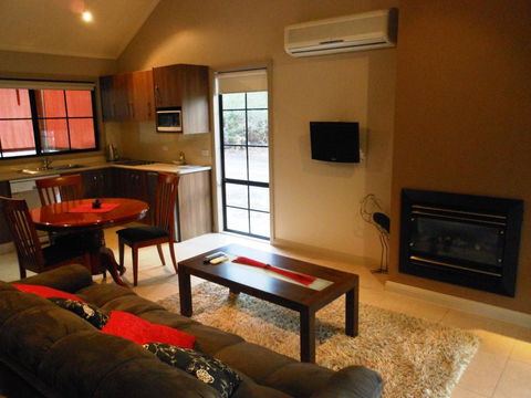 Gang Gang Villas - Dalby Accommodation 3